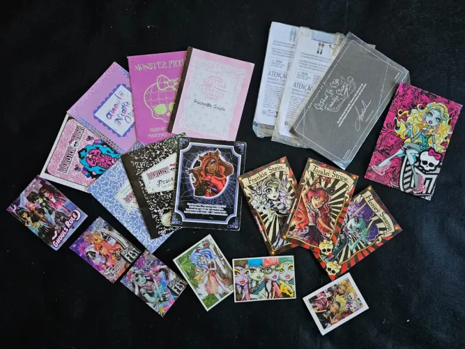 Lote de Diários e Cards Monster High 