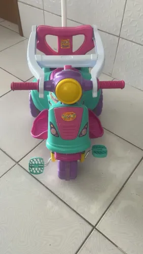 Motoquinha infantil semi  nova 