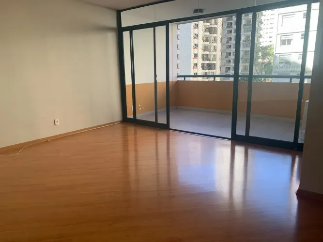 Apartamento para aluguel tem 125 metros quadrados com 4 quartos em Moema