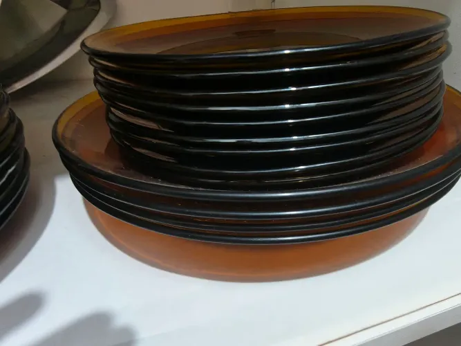Pratos duralex para desocupar espaço
