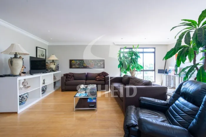 Apartamento á Venda no Morumbi com 510m², 4 quartos sendo 4 suítes, 4 vagas.