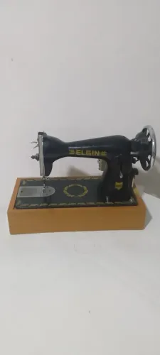 Venda Máquina de costura Elgin
