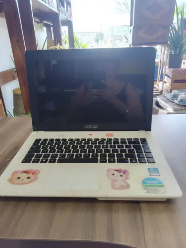 Vendo notebook,da marca Asus ,na cor branca