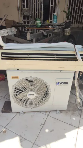 VENDO AR CONDICIONADO YORK DE 18 MIL CONVECIONAL.