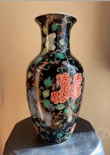 Vaso Famille Noire Chinês pintado à mão 