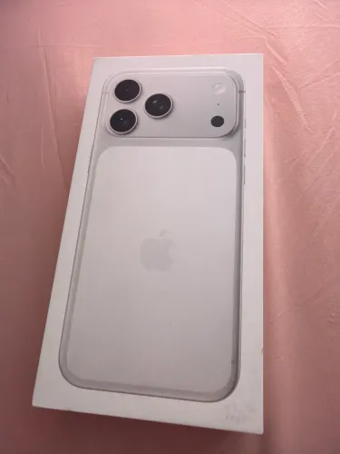 17 Pro Max Silver - Prata - Branco iPhone mais bonito de todos