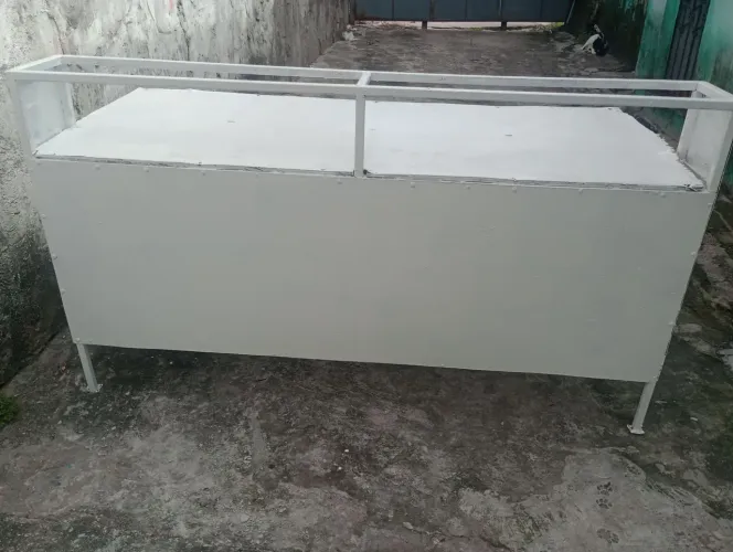 Balcão de metalon.todo chapeado valor 280 reais interessado chamar no whatsapp * 