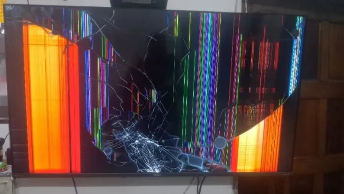 TVs 2 Philco de 40 e 42 polegadas e 1 Toshiba de 50 polegadas 