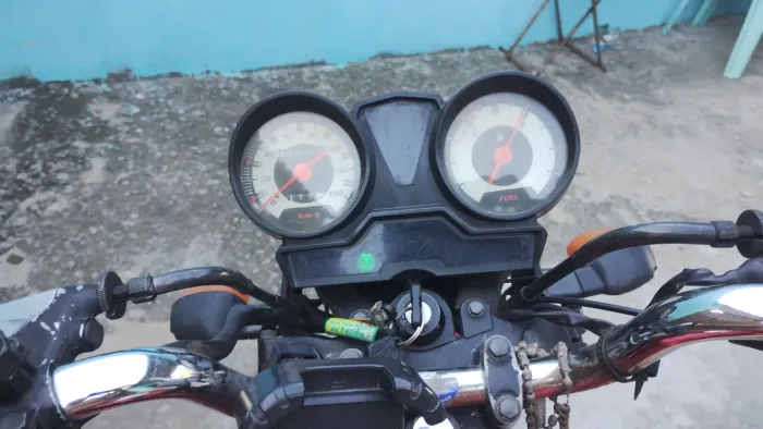 Moto para sair tô ônibus