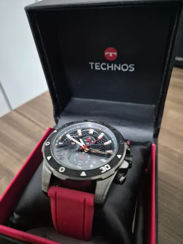 Relógio Technos TS Carbon com pulseira vermelha