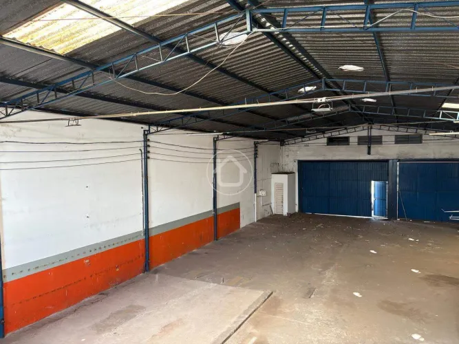 IMÓVEL COMERCIAL EM ÓTIMA LOCALIZAÇÃO