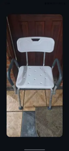 Cadeira higiênica de banho - Resistente, pouco usada