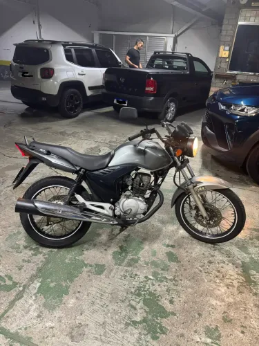 Vendo honda cg 150 muito conservada.
