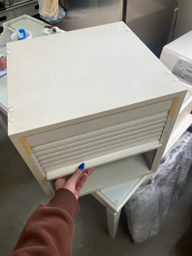 Cubo em MDF decorativo com porta deslizante usado branco R$100