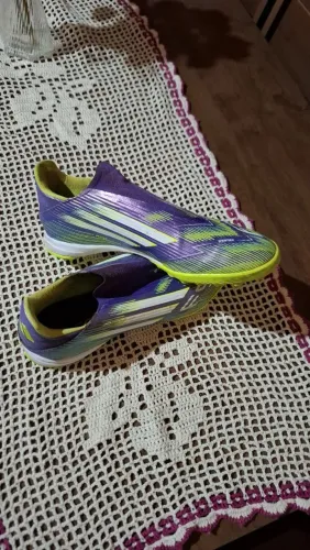 Chuteira adidas f50