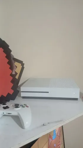 Estou vendendo meu xbox one s em perfeito estado de conservação, unico dono
