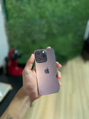 iPhone 14 Pro roxo usado