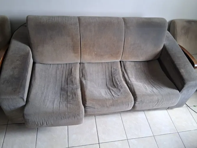 Vendo Sofá com duas Cadeiras Usado