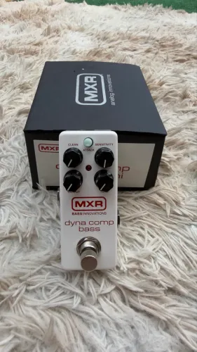 MXR Dyna Comp Bass M282- Compressor para Contrabaixo