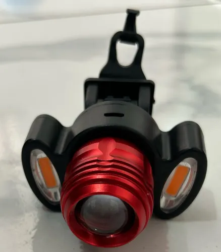 Farol de bicicleta recarregável via USB
