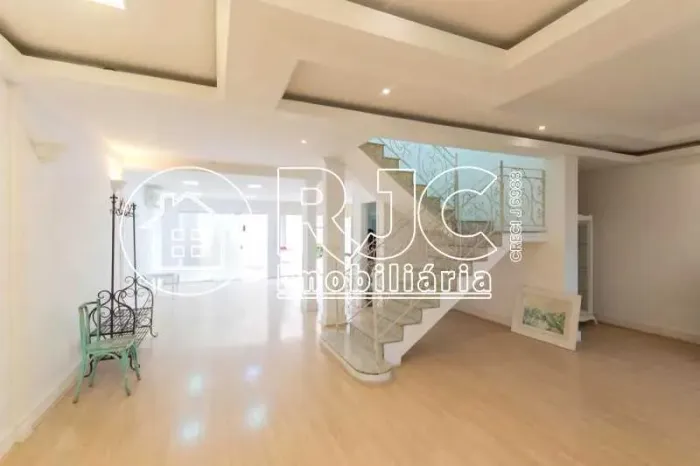 Casa de rua : Duplex / Residencial / Tijuca
