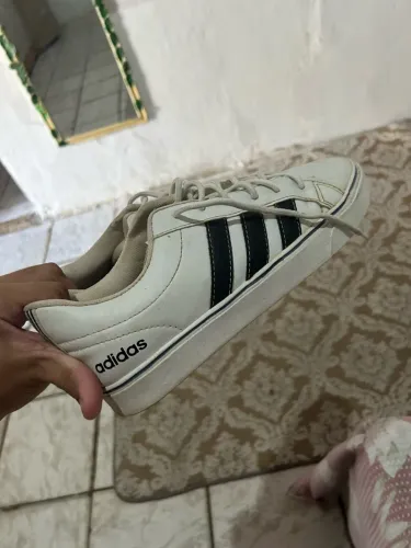 Tênis Adidas branco