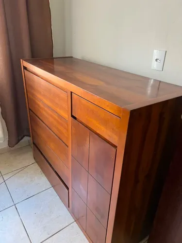 VENDO CÔMODA COM SAPATEIRA MADEIRA MACIÇA IMBUIA MEL