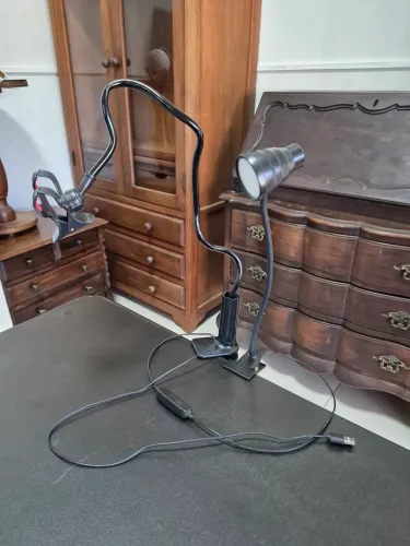 Suporte e luminária Led ( muda várias cores ) articulado USB