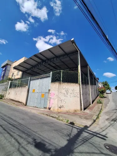 Galpã Comercial para Locação com 336m², Mezanino com 74m² e Escritórios - Região Estratégi
