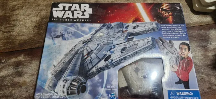 Nave Millenium Falcon 25cm Star Wars Hasbro NOVO