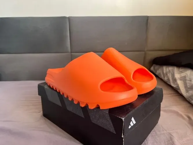 ADIDAS YEEZY SLIDE - Enflame Orange