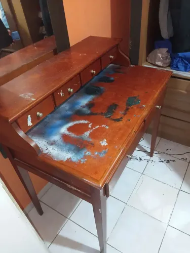 Vendo Penteadeira de Madeira de Lei