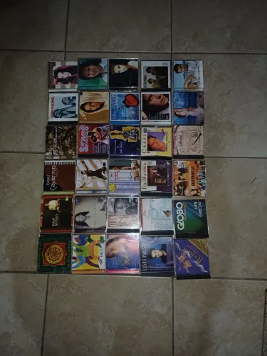 vendo 30 cds originais nacionais e internacionais em ótimo estado.