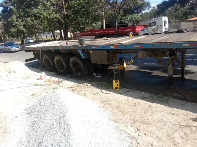 Carreta carga seca/porta container
