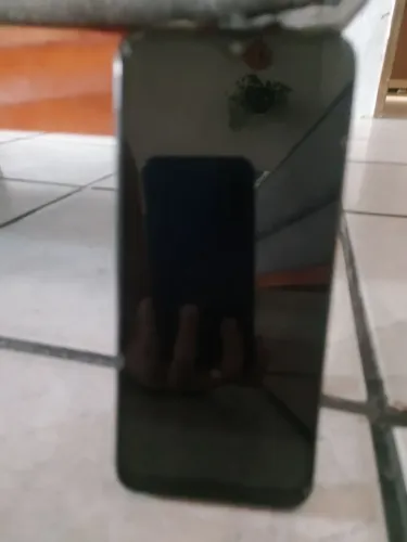 Celular K41S LG usando apenas um arranhao na frente coloraçao preta 