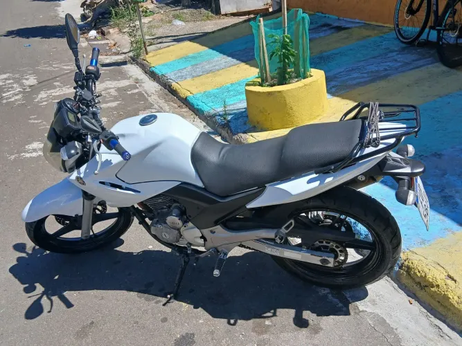Fazer 250 cilindrada