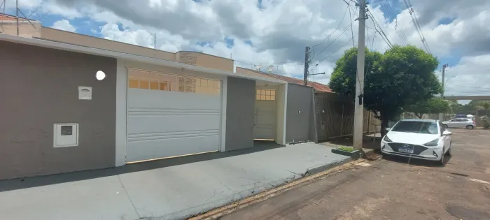 Linda casa no Jd.do Bosque próx. ao Shopping Uirapuru 02 Dorm+ Área Goumet " Visitou / Com