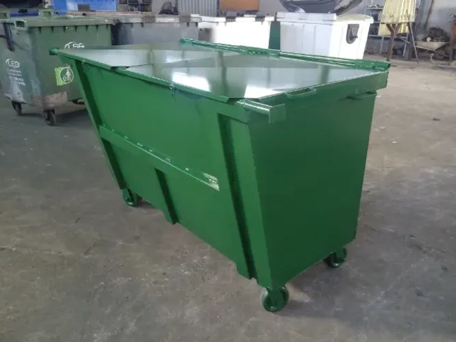 Container de lixo novo de ferro totalmente reforçado.