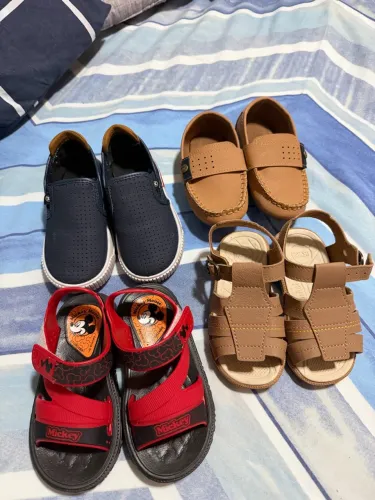 4 pares de sandálias infantil