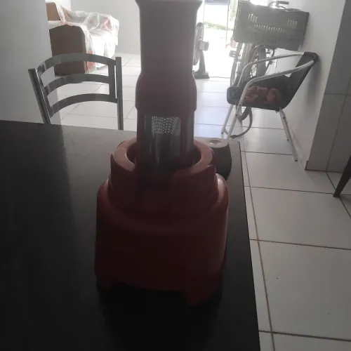 Vendo um motor de liquidificador mondial de inox L1000 todo bom 