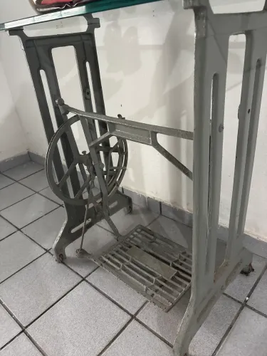 pé de máquina de costura 