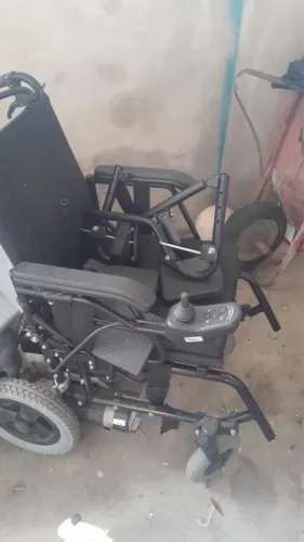 Cadeira de roda motorizada