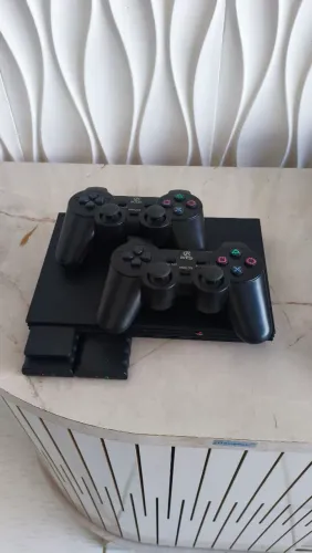 PS2 com 2 controles bluetooth, memory card e pendrive.