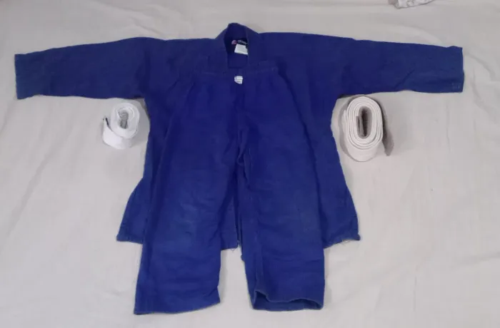 Kimono azul infantil, 6 anos. 