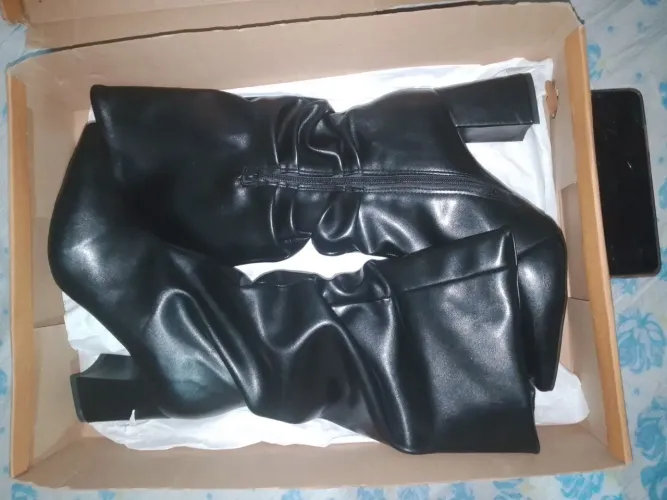 Vendo botas nova nunca usada 