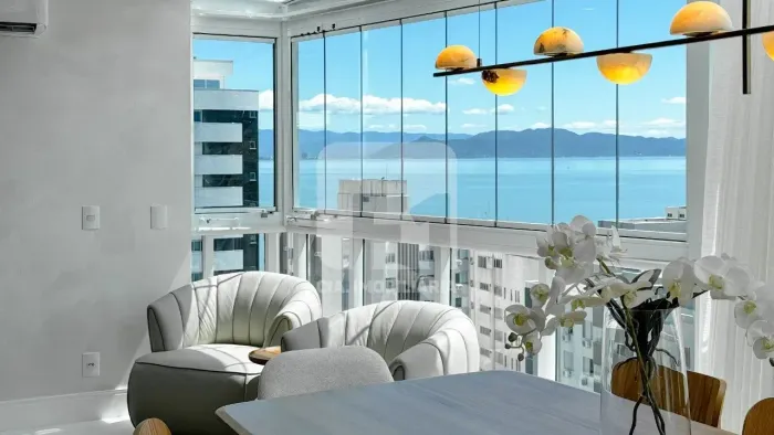 Cobertura à venda com vista mar, 244 m2 , 3 quartos na Agronômica - Florianópolis - SC