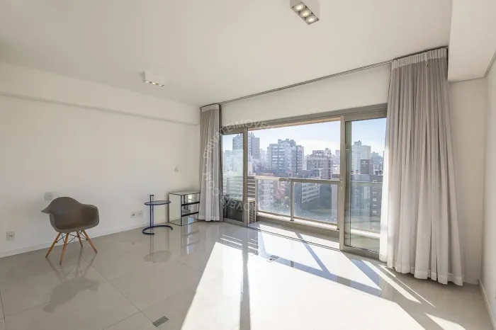 Apartamento semimobiliado para locação no bairro Auxiliadora, 1 quarto (1 suíte