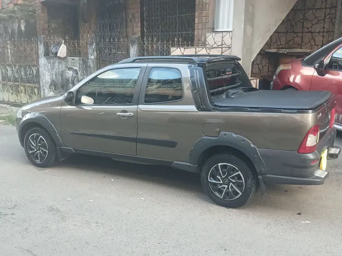 Fiat Strada Trekking 1.6 16V Flex CD 2013