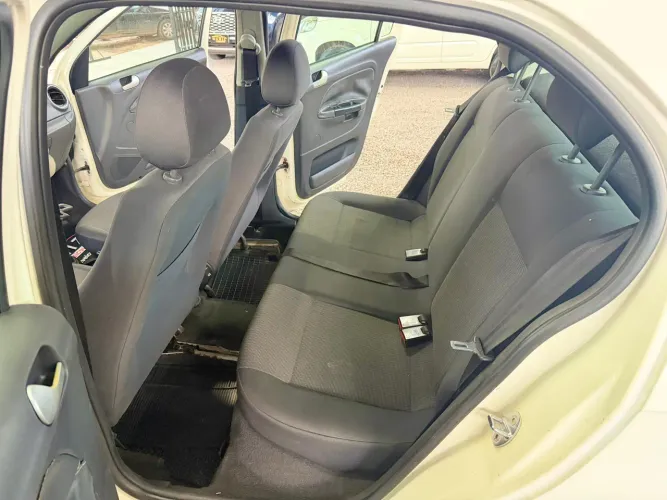 Volkswagen Voyage 1.6/1.6 City MI Total Flex 8V 4P 2013