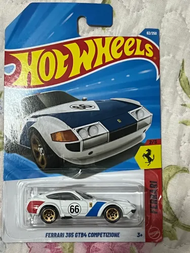 Ferrari GTB branca hot wheels 